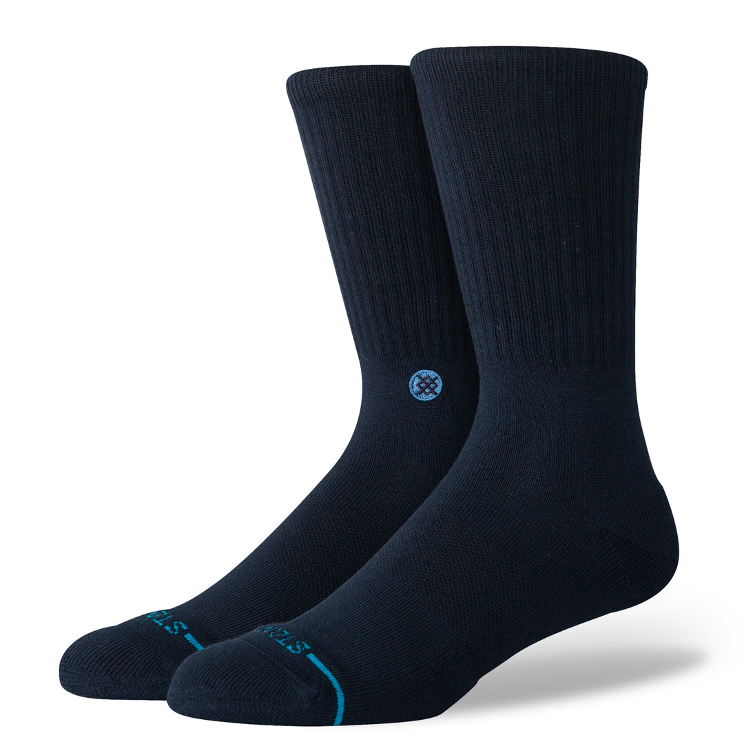Men's solid navy crew socks, ribbed cuff, flat front view