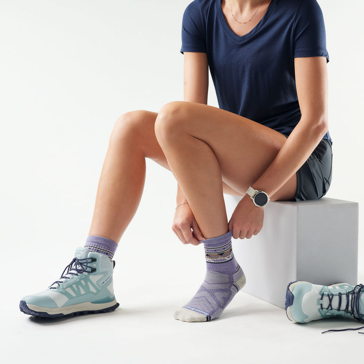Smartwool Hike Light Cushion Zig Zag Valley Mid Micro Crew Socks in Chalk violet