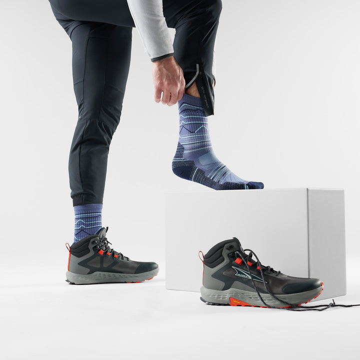 Smartwool Hike Light Cushion Mountain Range Crew Socks in Nightfall blue