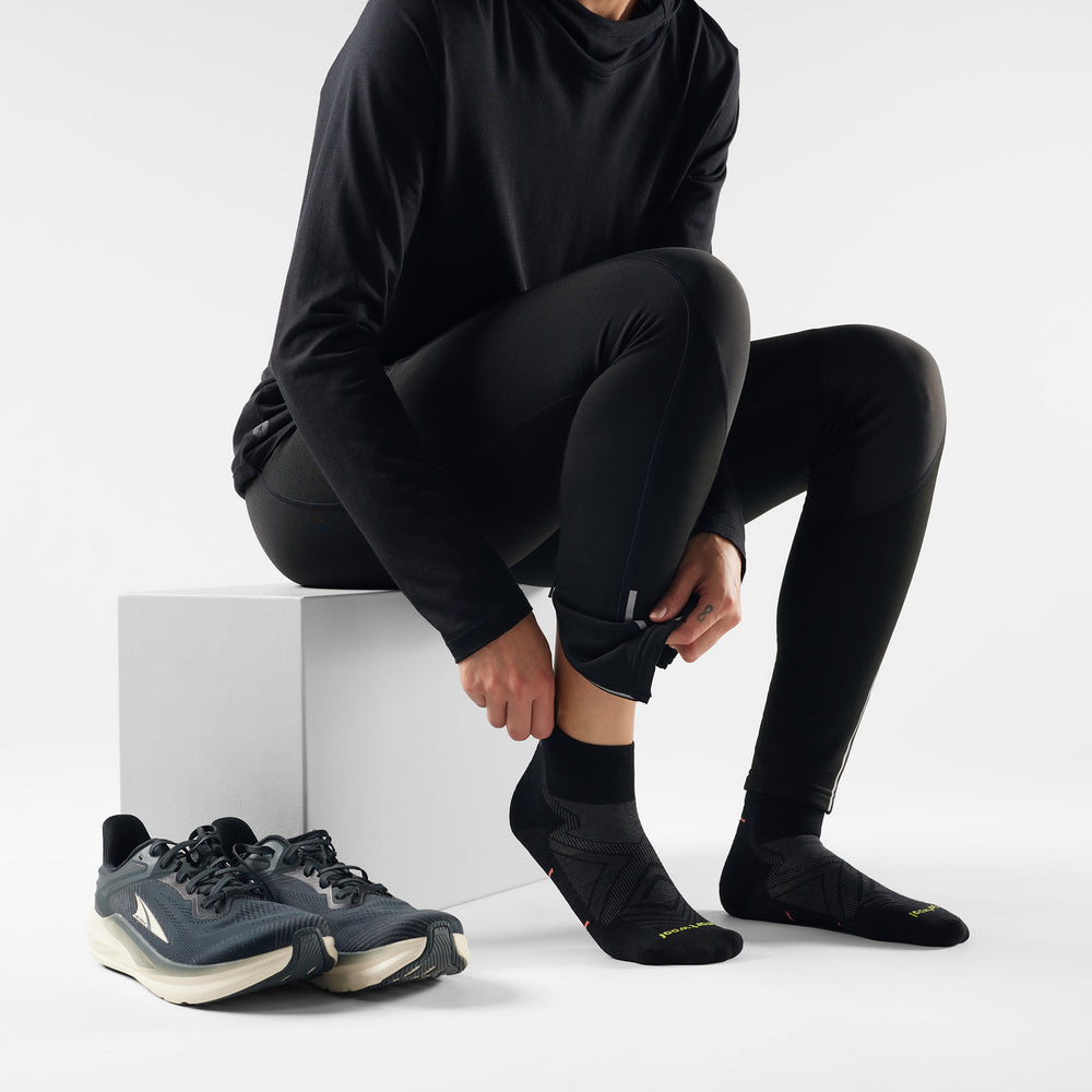 Smartwool Run Zero Cushion Ankle Socks in Black