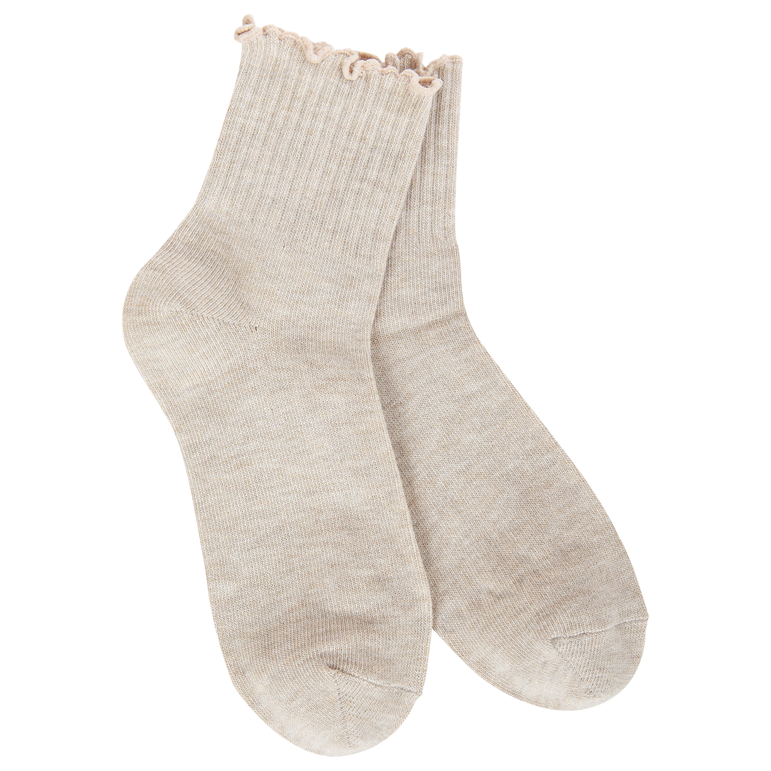 Heather Oatmeal Weekend Quarter Ruffle socks with ruffled cuff