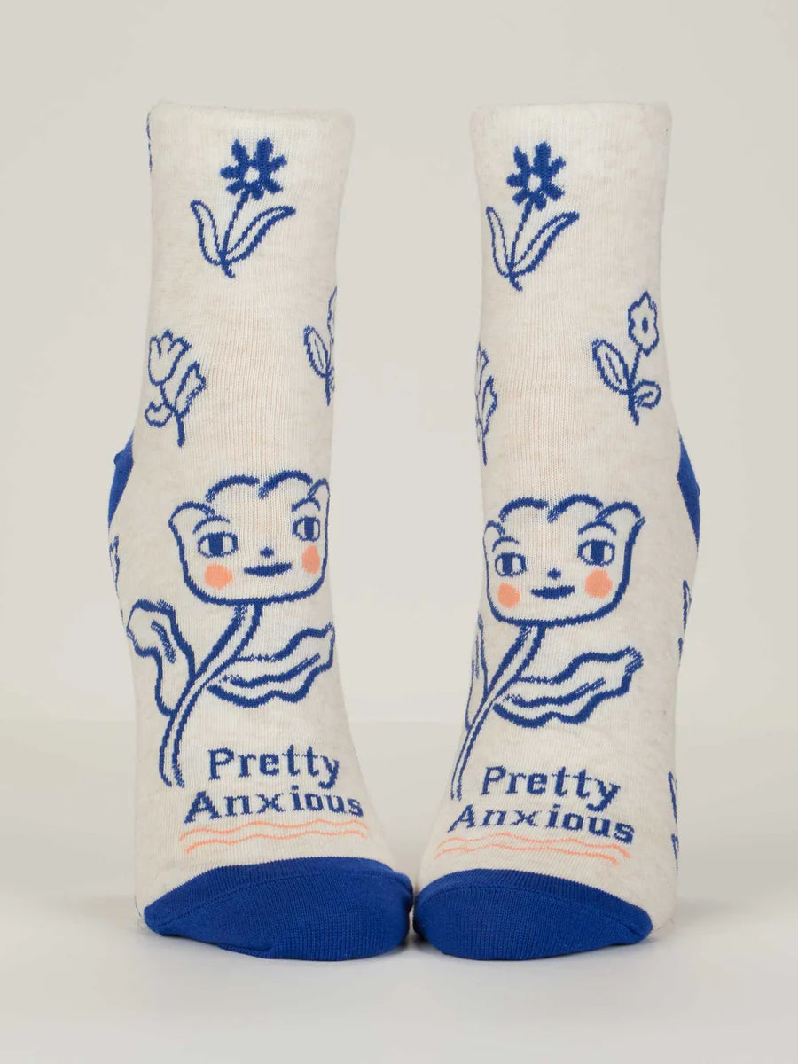 Women's Pretty Anxious ankle socks, flat side view in cream with blue flower-cat print