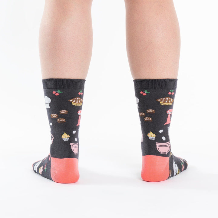 Back view of gray baking crew socks worn on a person&